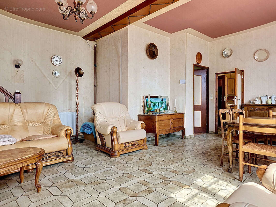 Maison à LA HAYE-MALHERBE