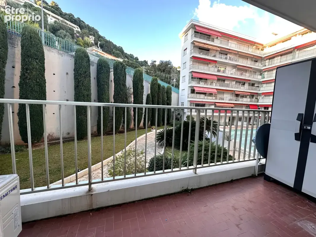 MENTON - Garavan. Idéal investissement, Beau studio rénové avec balcon dans une résidence en front de mer. - photo 2