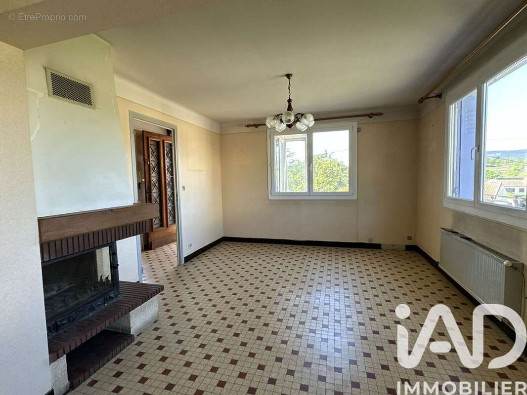 Photo 9 - Maison à SAINT-ETIENNE-DE-FONTBELLON