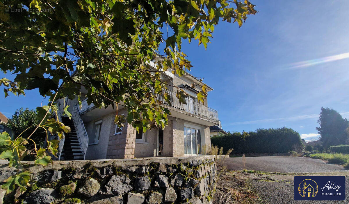 Maison 7 pièces MAURIAC - Maison à MAURIAC