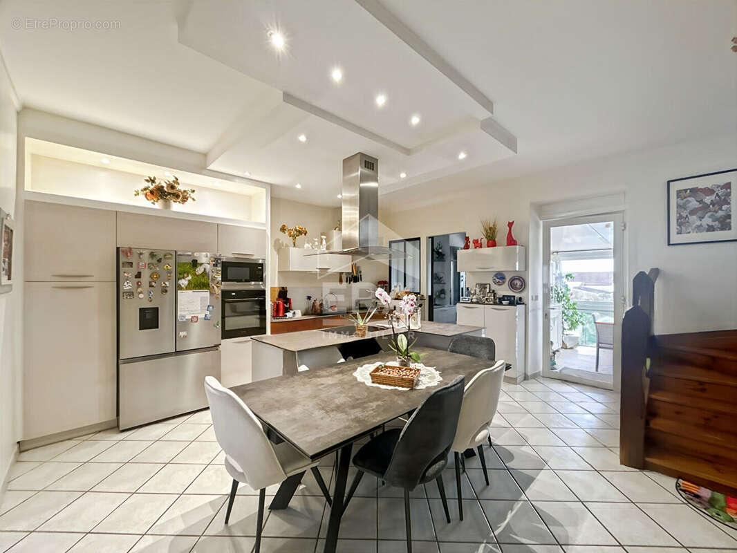 Maison  en Pierre Pauillac 6 pièce(s) 150 m2 , 3 chambres, piscine, garage , climatisation, panneaux solaire , cave - photo 8