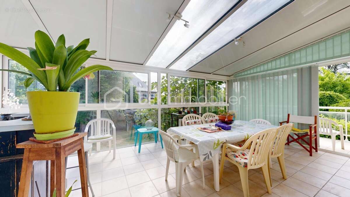 Une maison de caractère avec piscine intérieur au cœur d’un environnement paisible - photo 23
