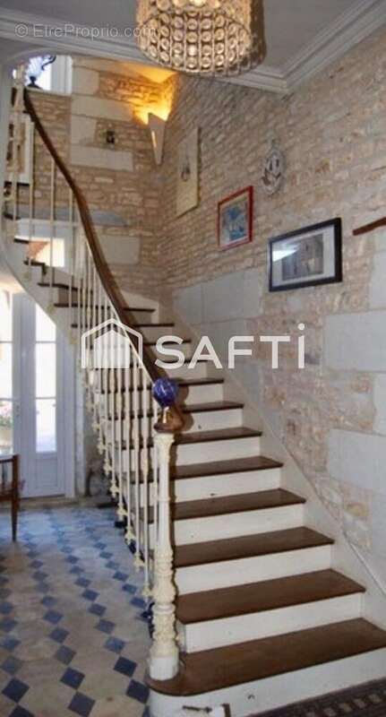 Maison 640 m² à Verrue  - photo 7