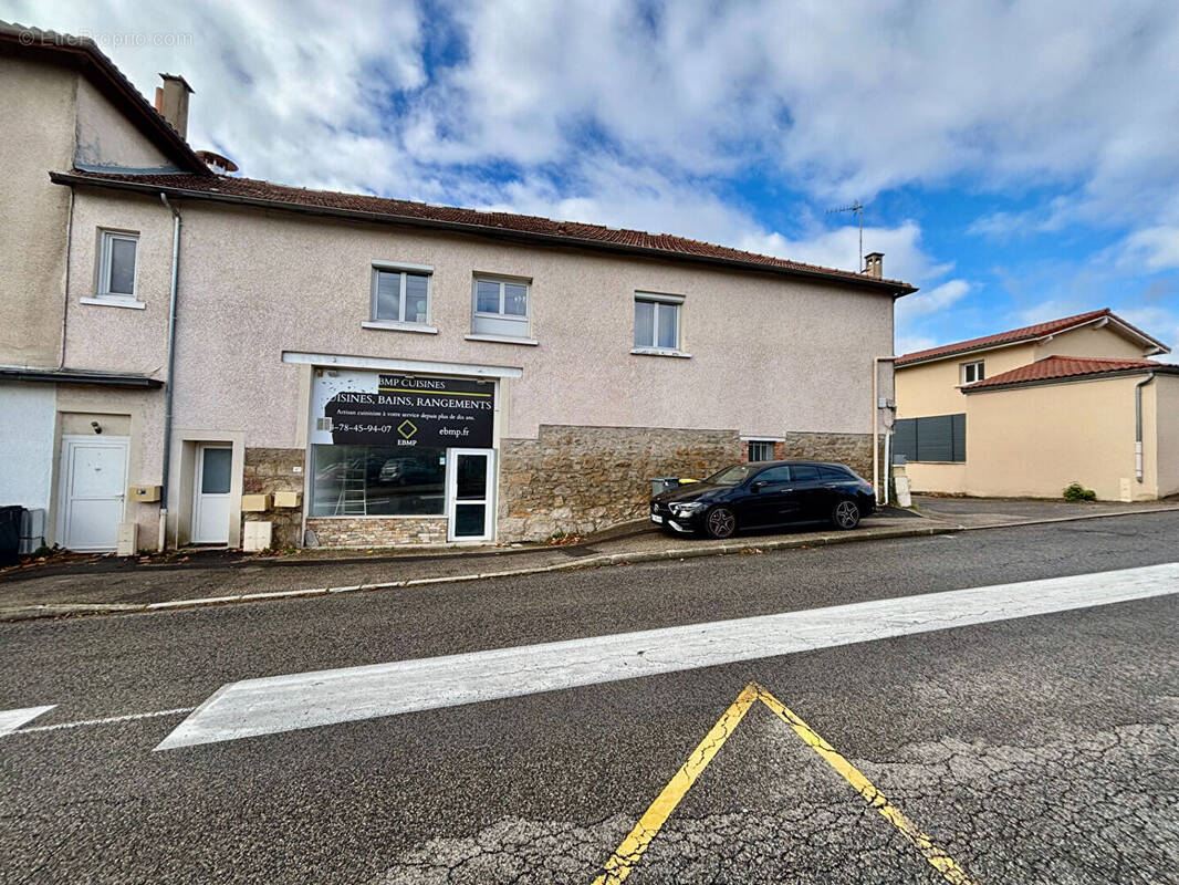 Commerce à VAUGNERAY