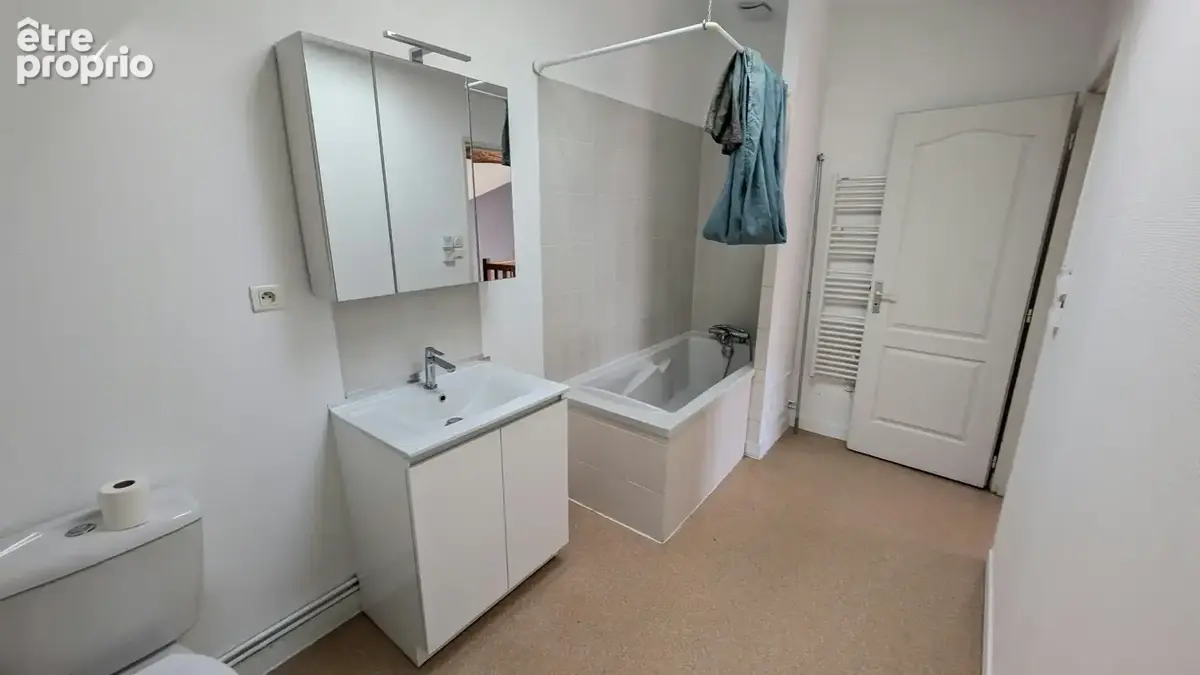 NIORT   Bel appartement 84 m2   2 chambres - Cave et Parking - photo 7