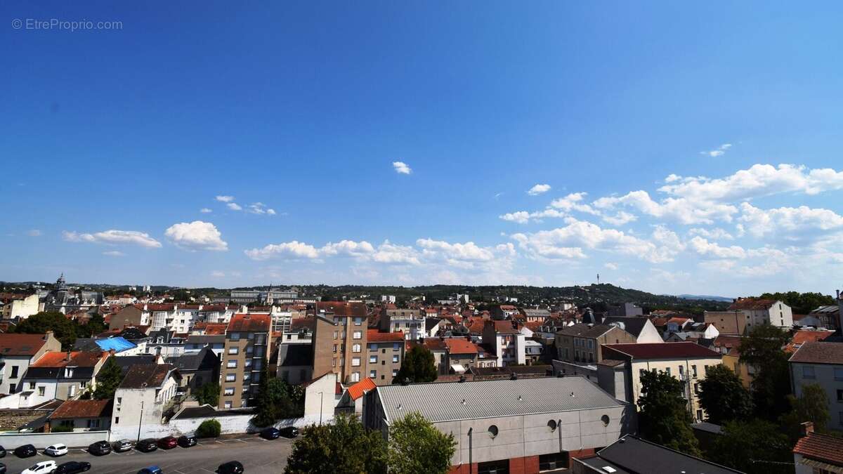 À VENDRE - PROCHE PARC DES SOURCES - Appartement T2 bis centre-ville de VICHY avec vue dégagée - photo 3