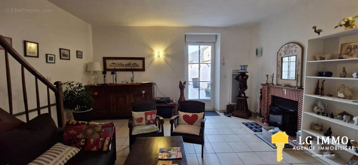 Maison à MORTAGNE-SUR-GIRONDE