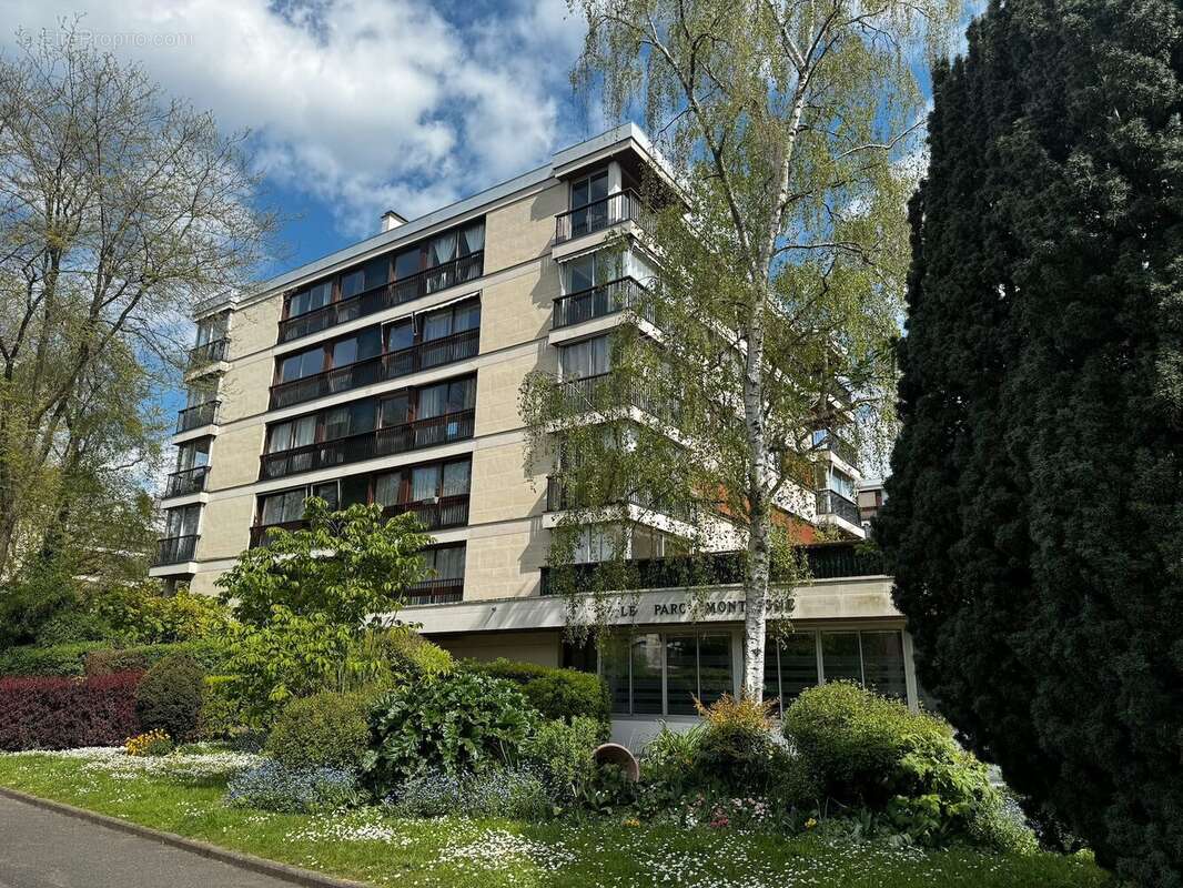 Appartement à FONTENAY-LE-FLEURY