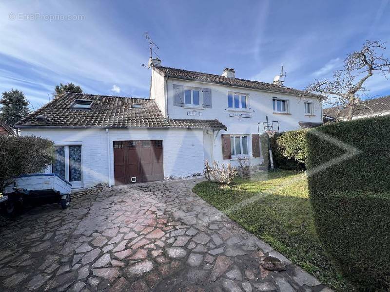 Maison à COMBS-LA-VILLE