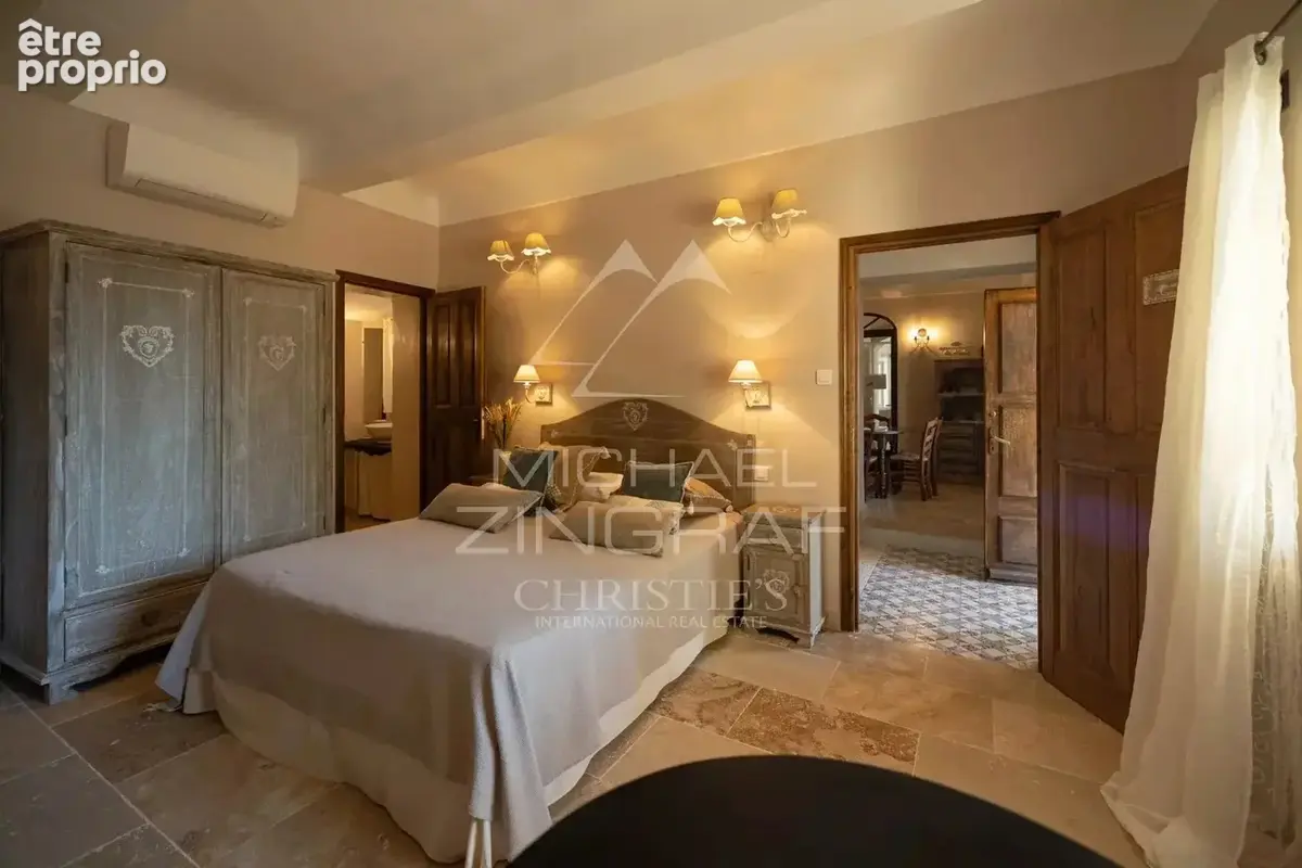 Saint-Saturnin d'Apt – Propriété de charme avec vues panoramiques, chambres d'hôtes et gîtes à 10 mn à pied du village. - photo 11