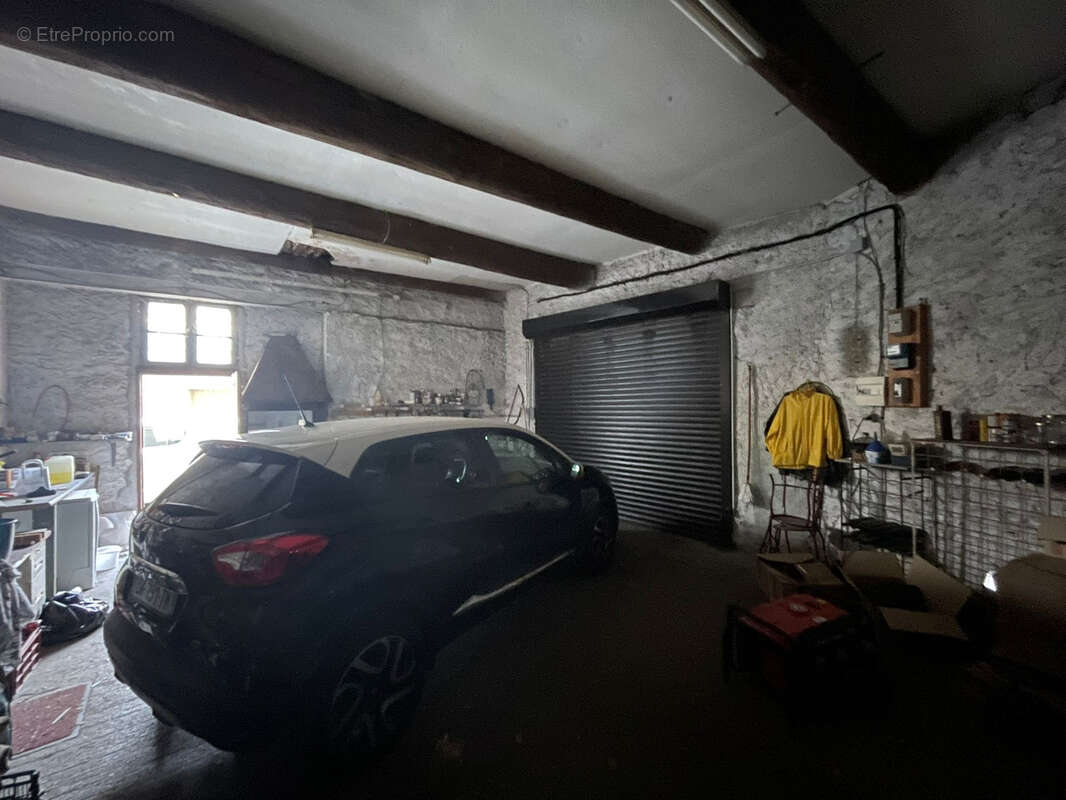 Parking à CAPENDU