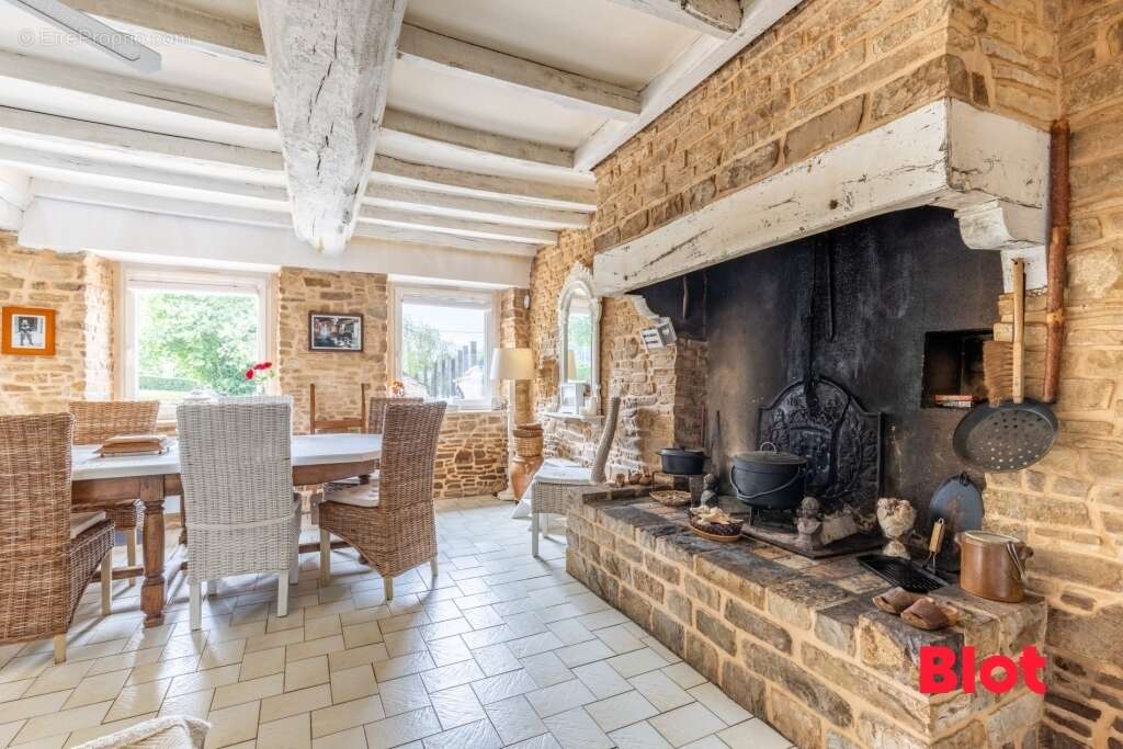 Maison à BOURG-DES-COMPTES