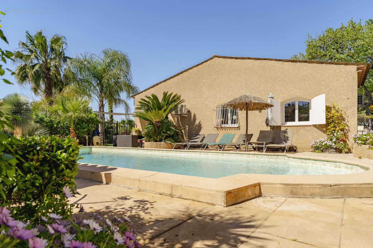 Maison à CARQUEIRANNE