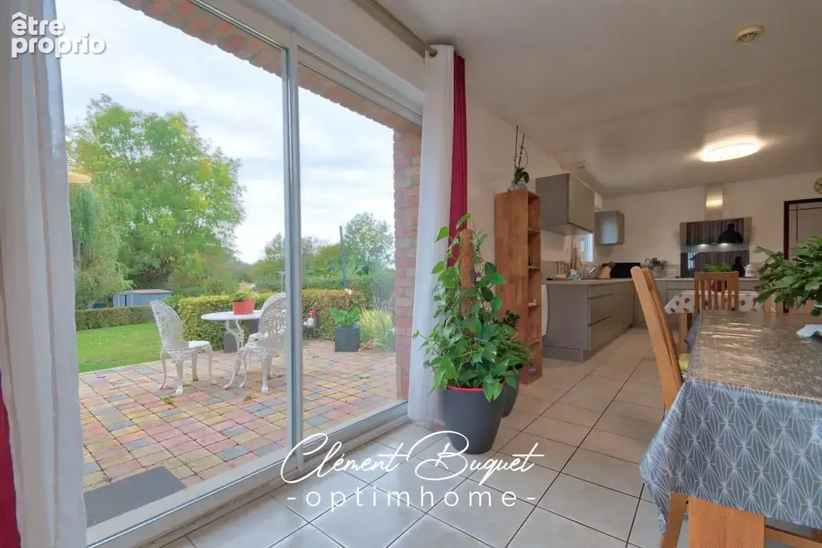  LE FAVRIL – Le confort d’une maison récente, le charme d’un grand jardin !  - photo 5