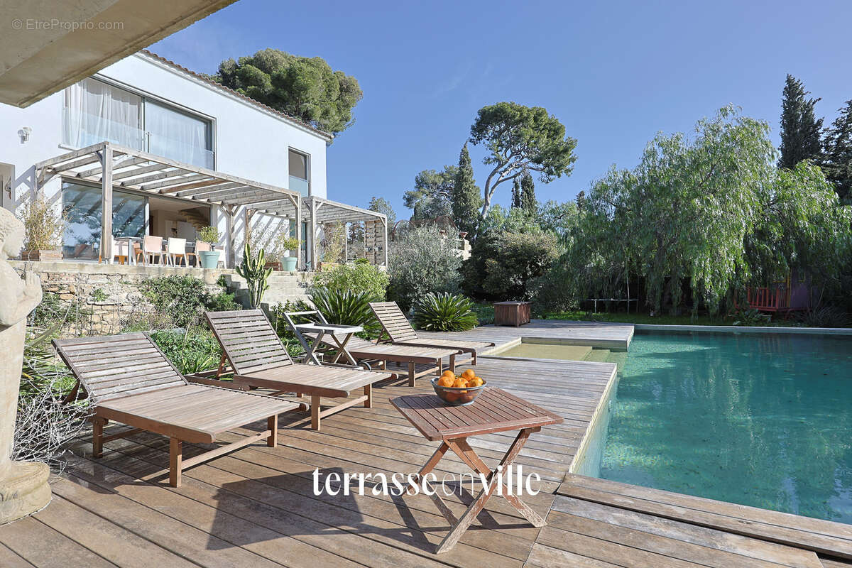 La ciotat - figuerolles - maison familiale - t6 - 204 m2 + t2 40 m2 - piscine - parcelle 1041m2 - vue mer - 1 - photo 4