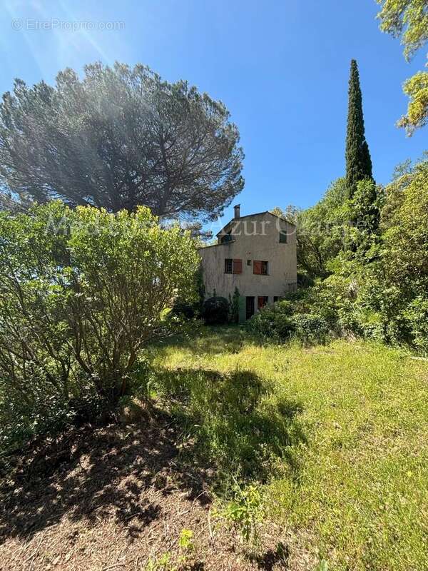 Maison à LA GARDE-FREINET