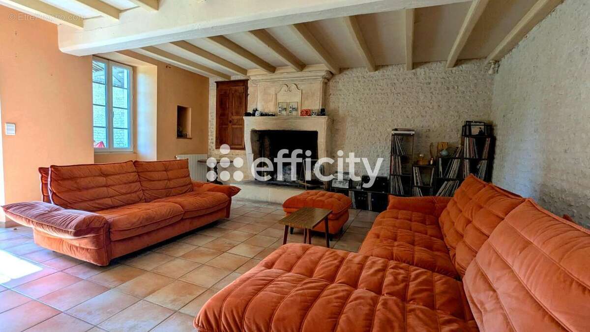 Maison à ANGEAC-CHAMPAGNE