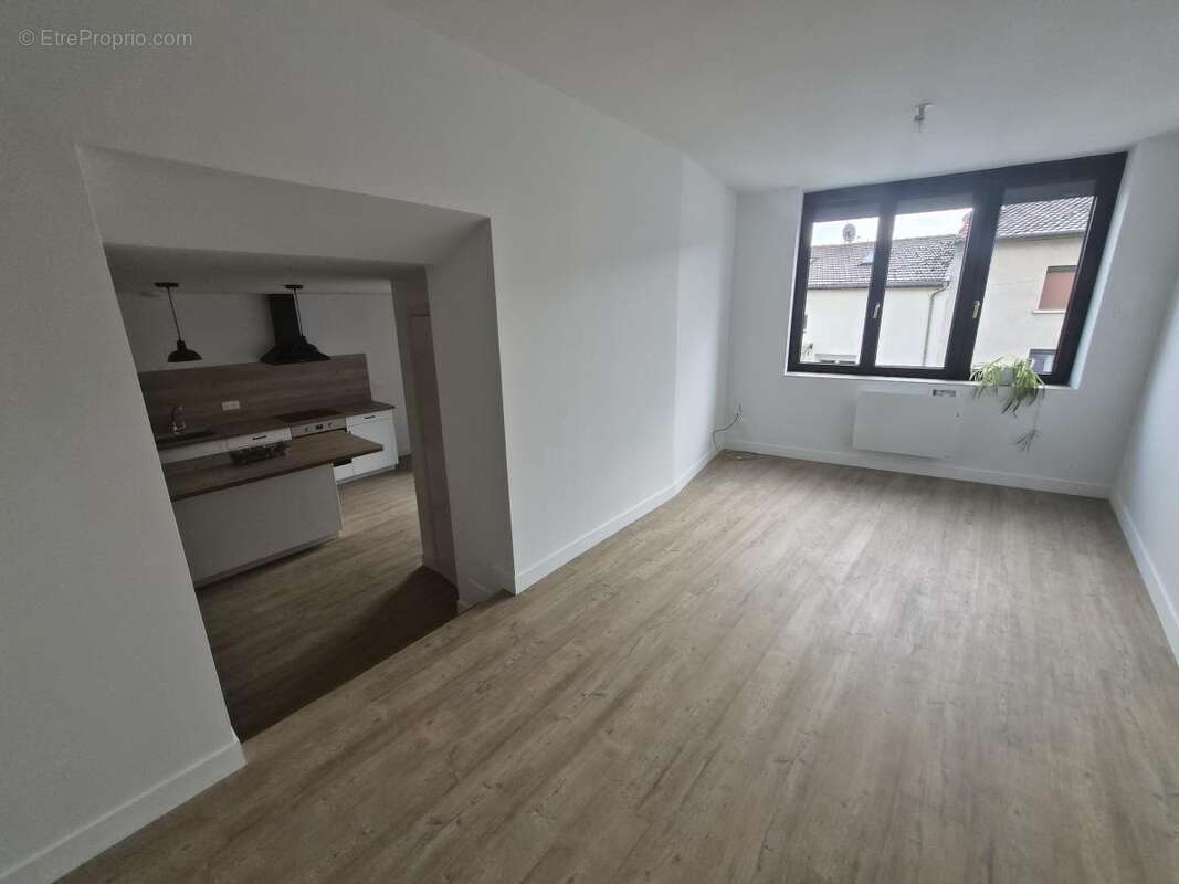 Maison à CHOLOY-MENILLOT