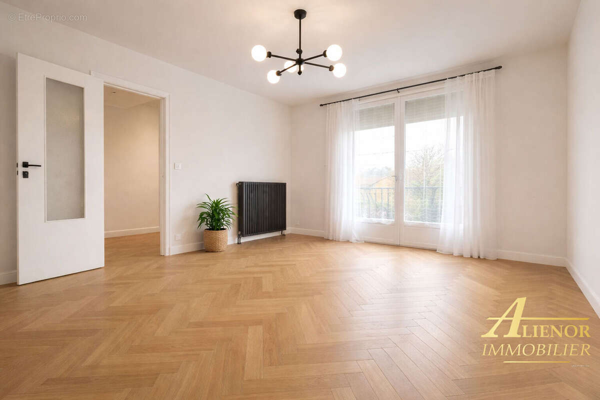 Maison à SAINT-LEON-SUR-L'ISLE