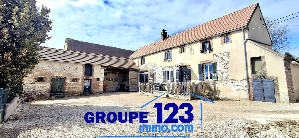 Maison à POILLY-SUR-THOLON