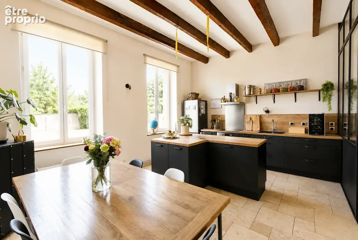 Maison avec terrasse et jardin. - photo 9