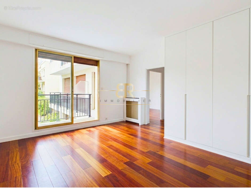 Appartement à NEUILLY-SUR-SEINE