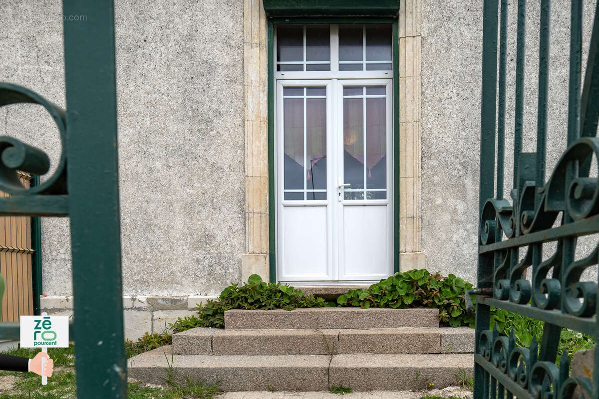 Maison à CHAMPAGNE-LES-MARAIS