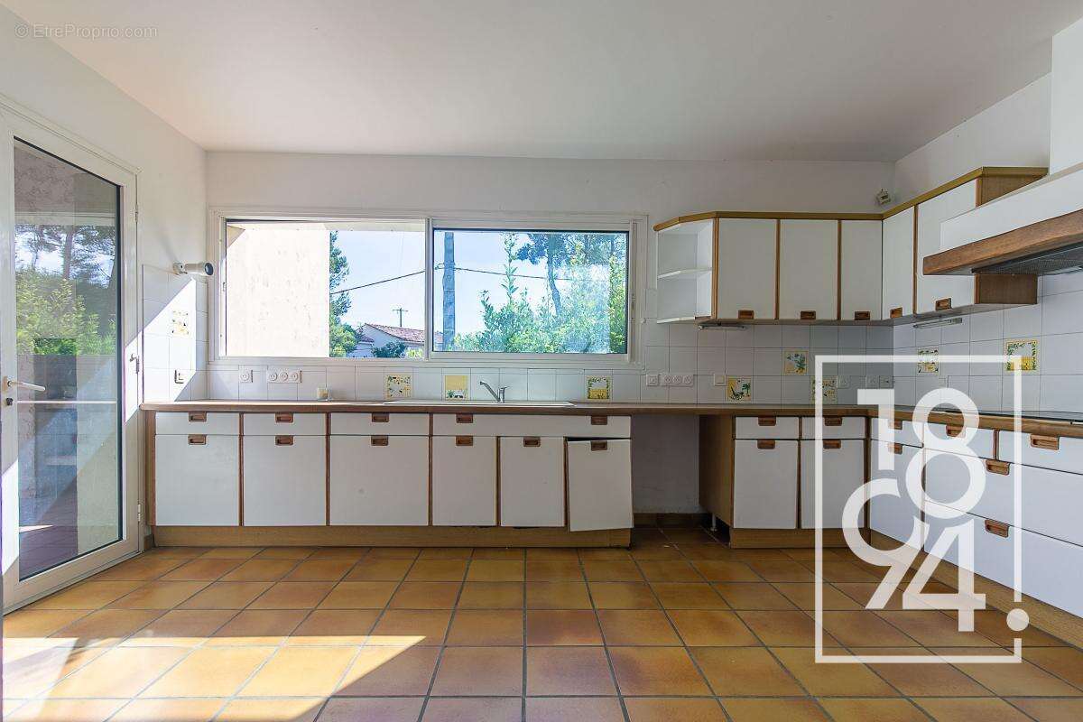 Maison à SAINT-CYR-SUR-MER