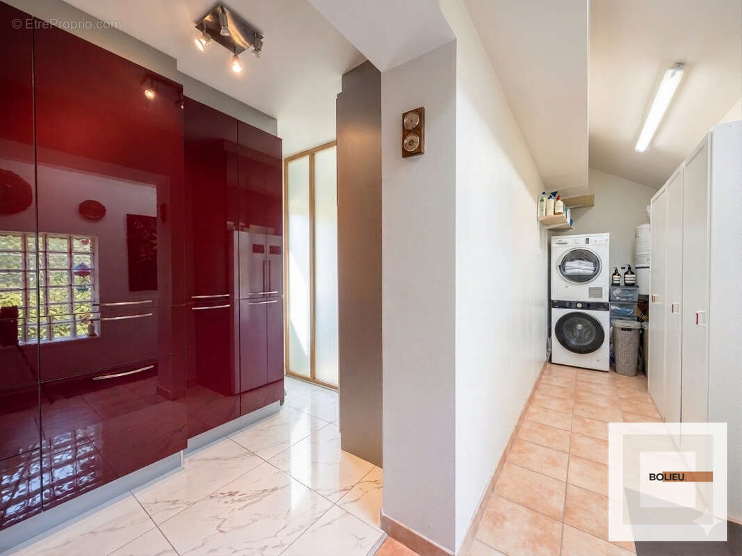 Maison à CRANVES-SALES
