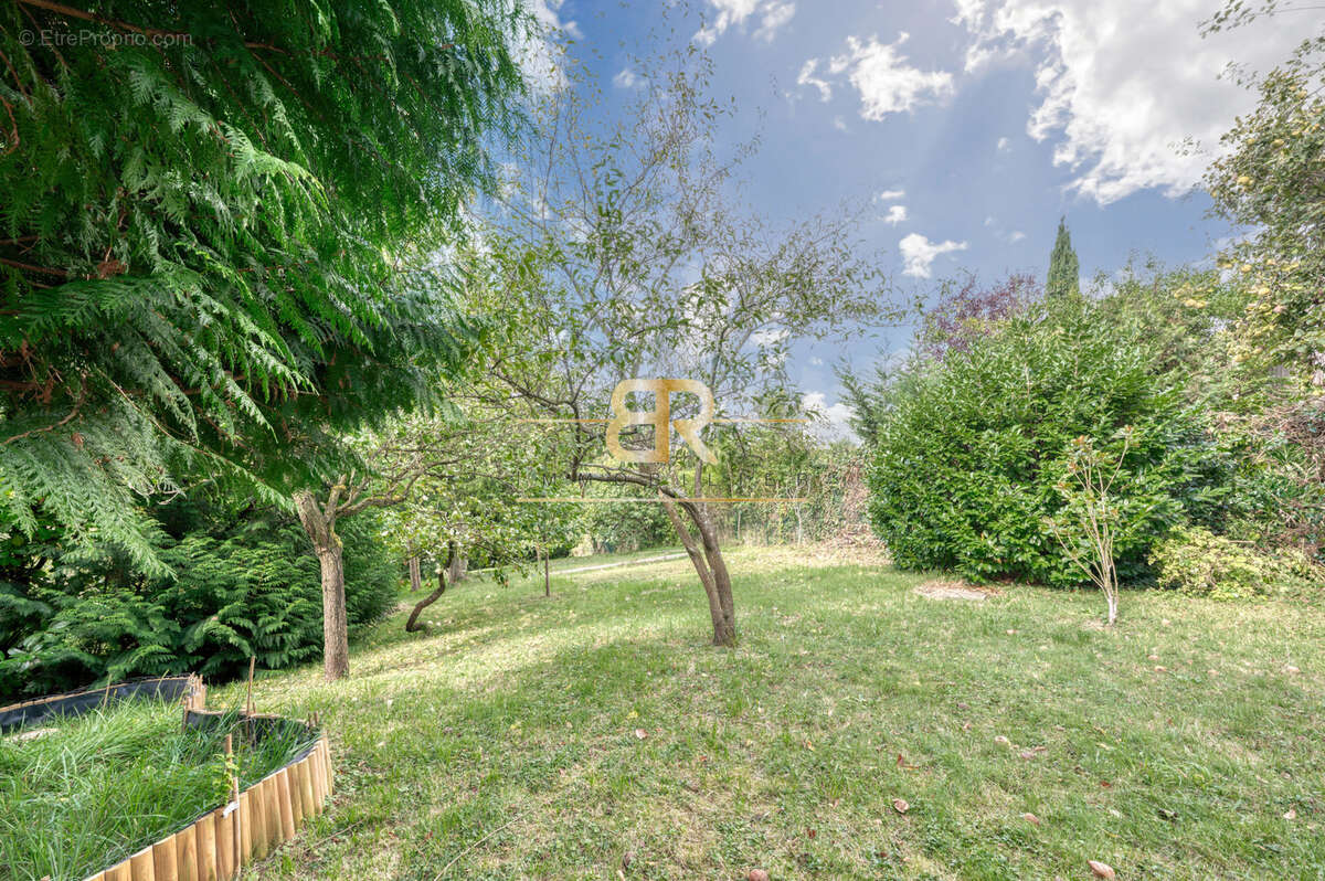 Maison à CHENNEVIERES-SUR-MARNE