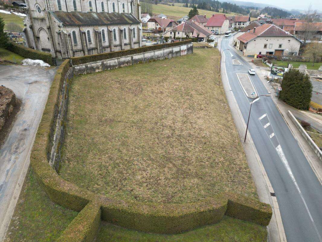 Terrain à LONGEVILLES-MONT-D&#039;OR