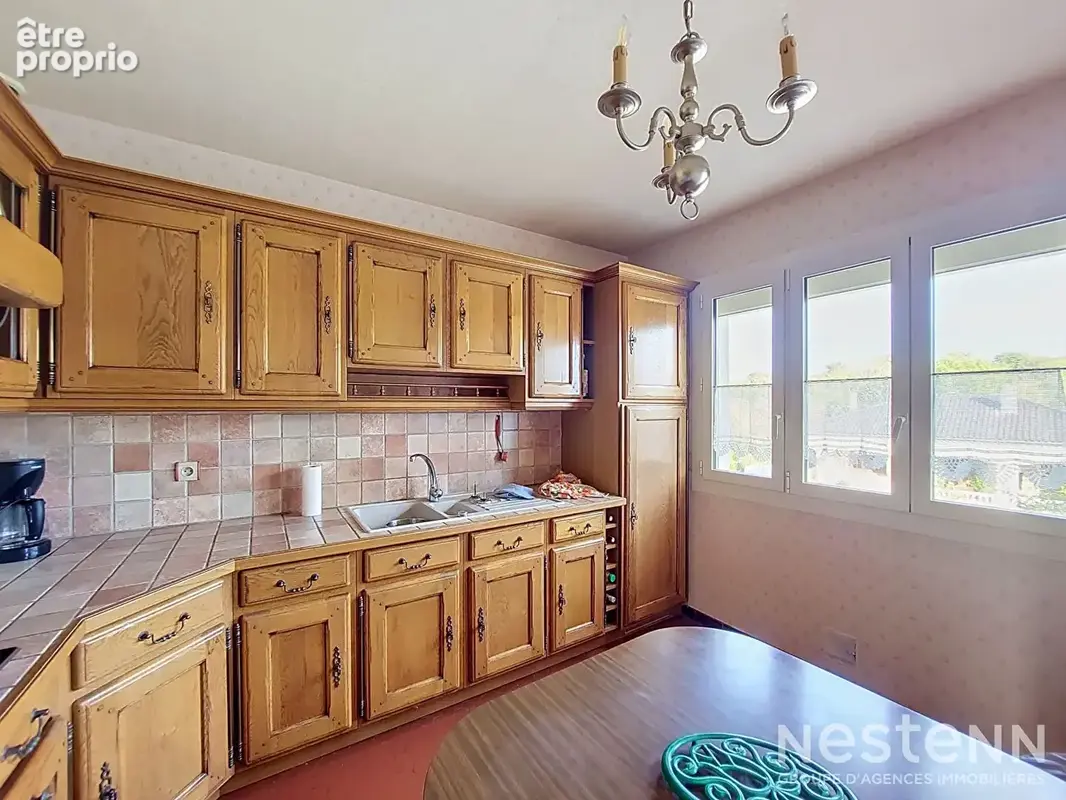 A Vendre Maison de 185 m² avec jardin clôturé dans un quartier résidentiel de Condom. - photo 13