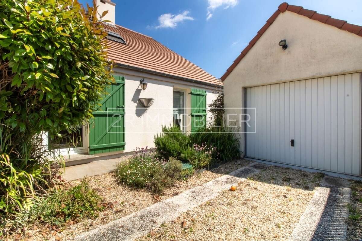 Maison à SAINT-THIBAULT-DES-VIGNES