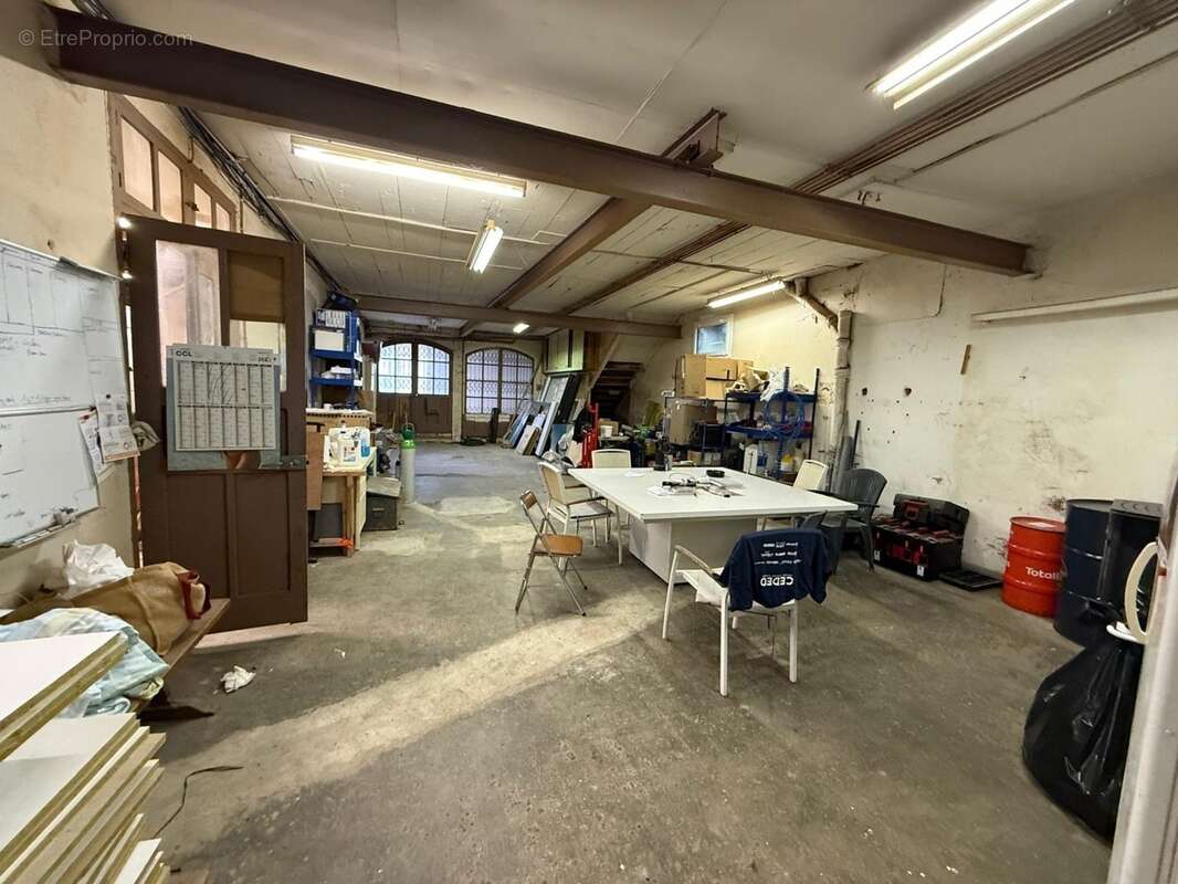 LOURDES CENTRE – Ensemble immobilier à fort potentiel avec ateliers, appartement, garages et terrasse - photo 4