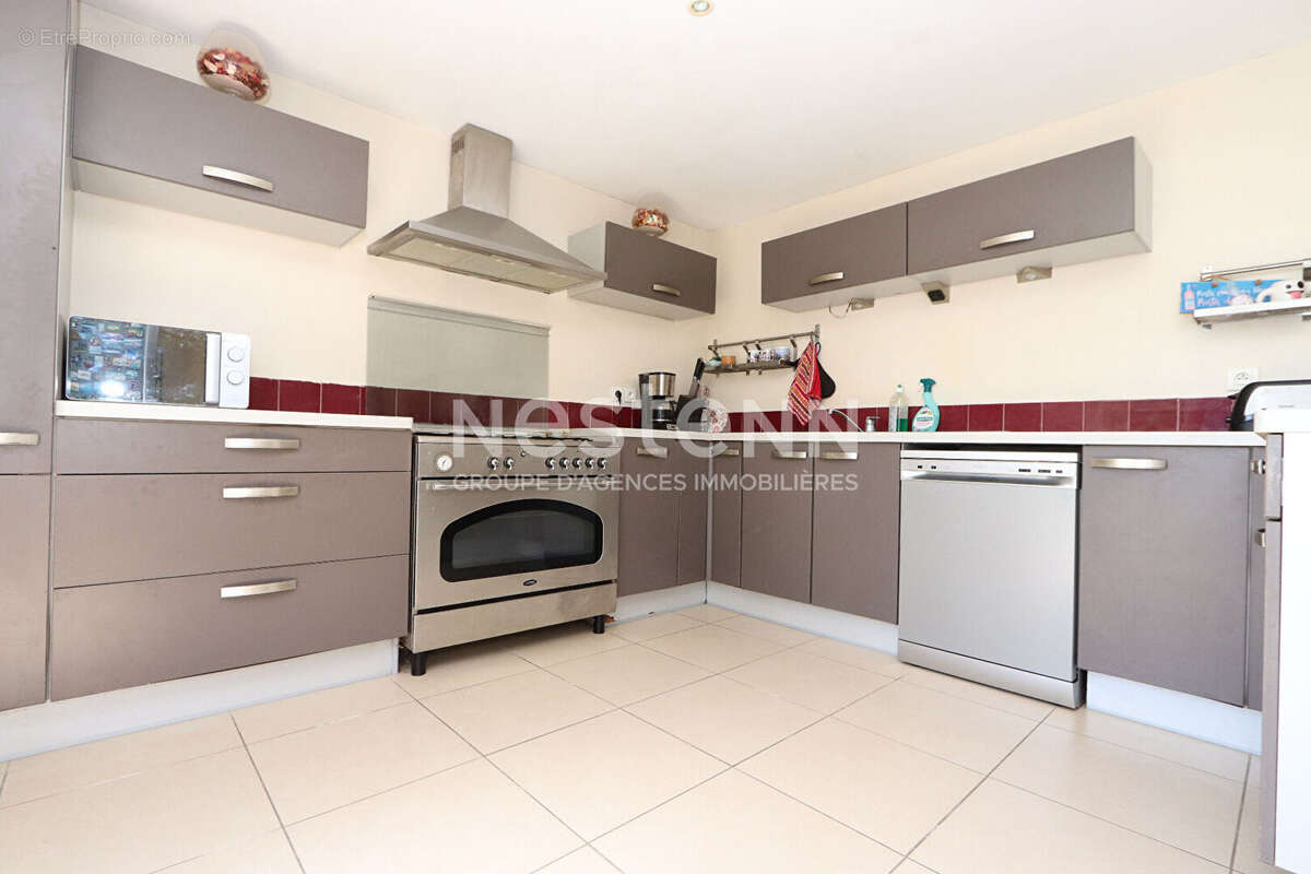 Spacieuse maison familiale non mitoyenne avec grand terrain - 126 m² habitables - photo 4