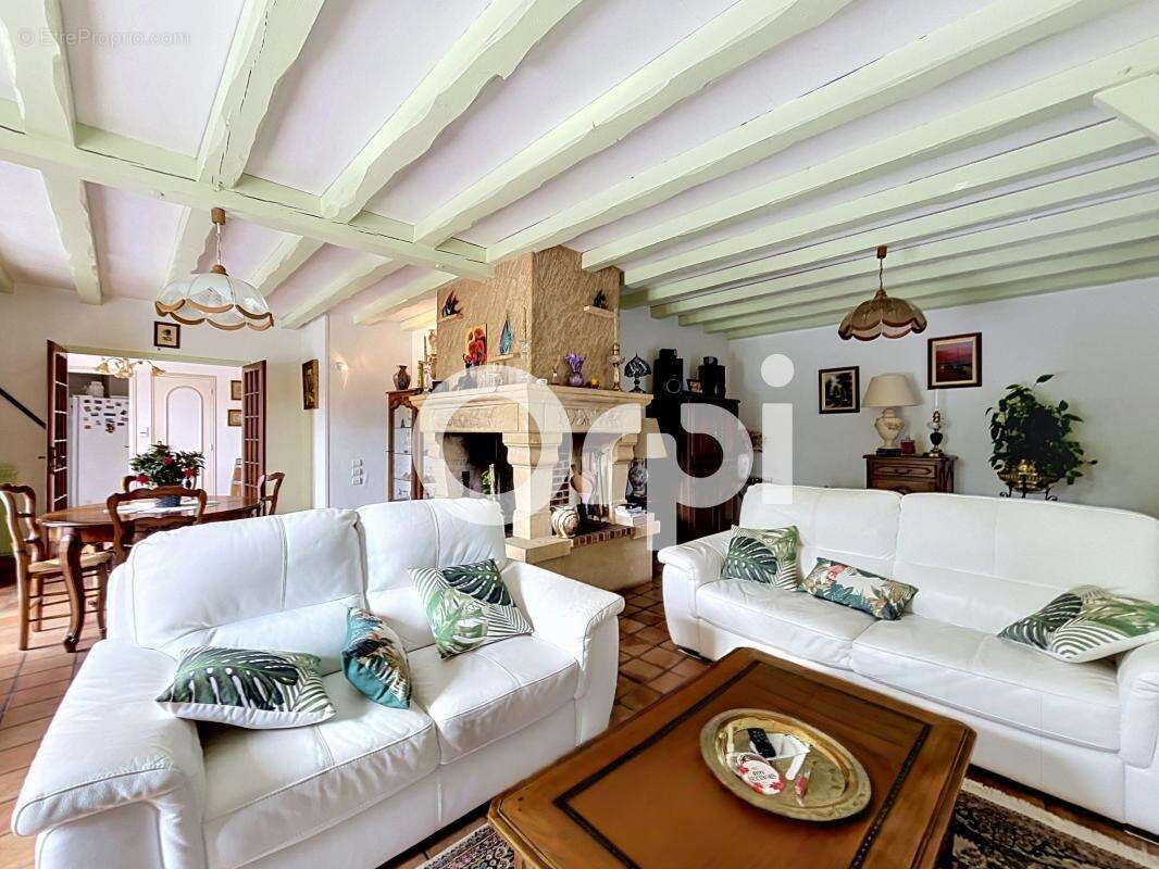 Maison à LA CHAPELLE-AUX-BROCS