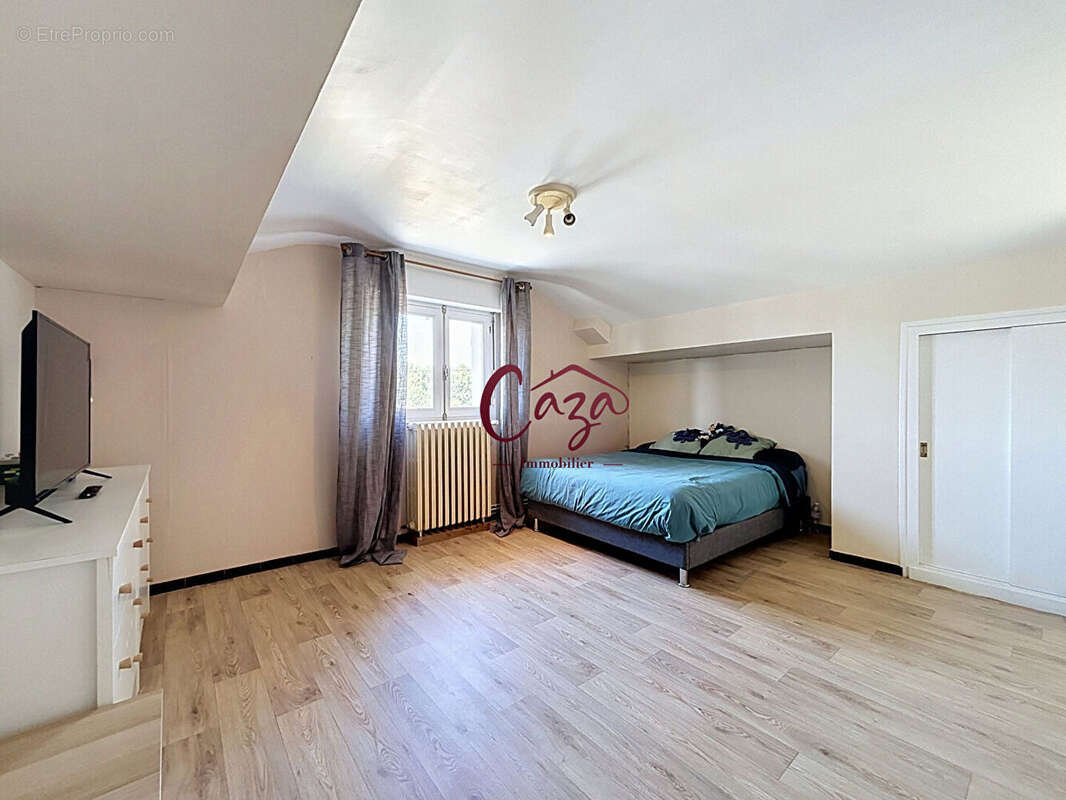 Maison familiale 5 chambres avec piscine, garage et grand jardin à Saint-Loubès - photo 8