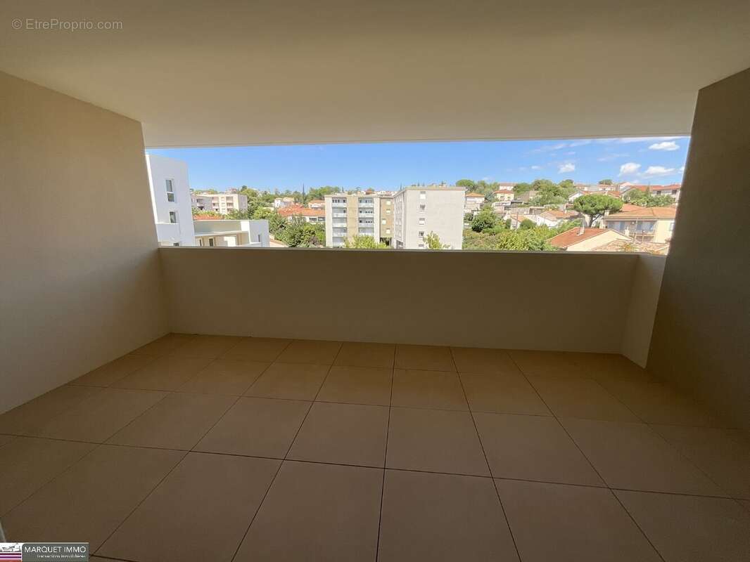 APT T4 offrant 90 m² avec terrasse 15 m² et parking au 4° étage avec ascenseur... - photo 3