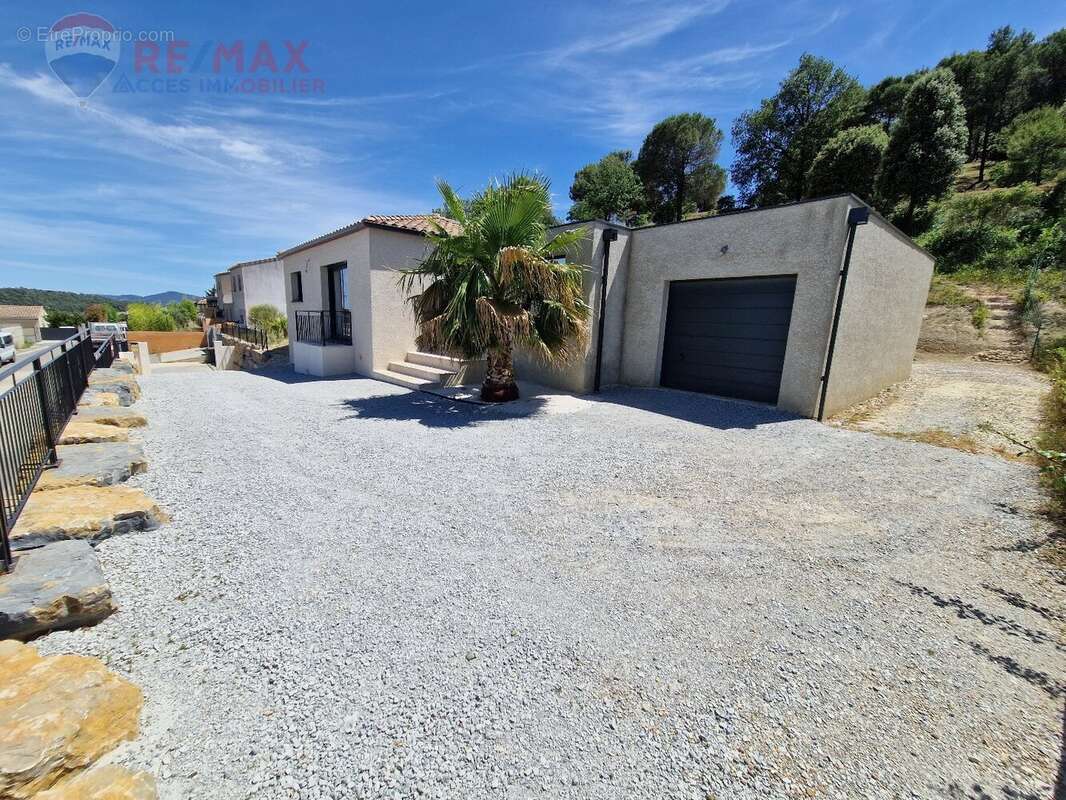 Villa 4 faces de plain pied de type 4 avec garage et jardin - photo 3