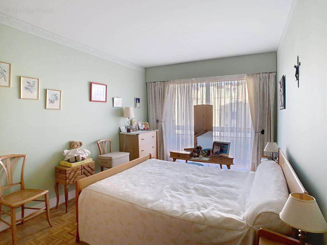 Appartement à ISSY-LES-MOULINEAUX