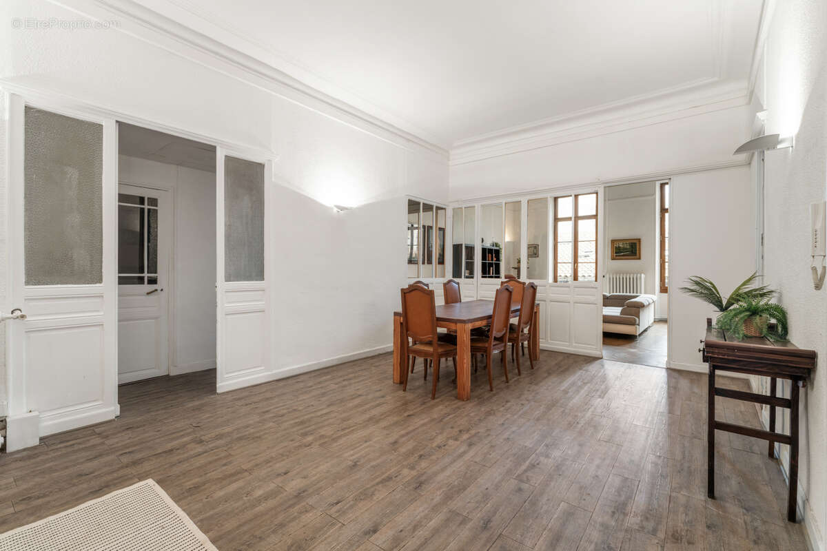 Type 4 de 144 m2 Haussmannien    Quartier des Antiquaires-13006 - photo 10