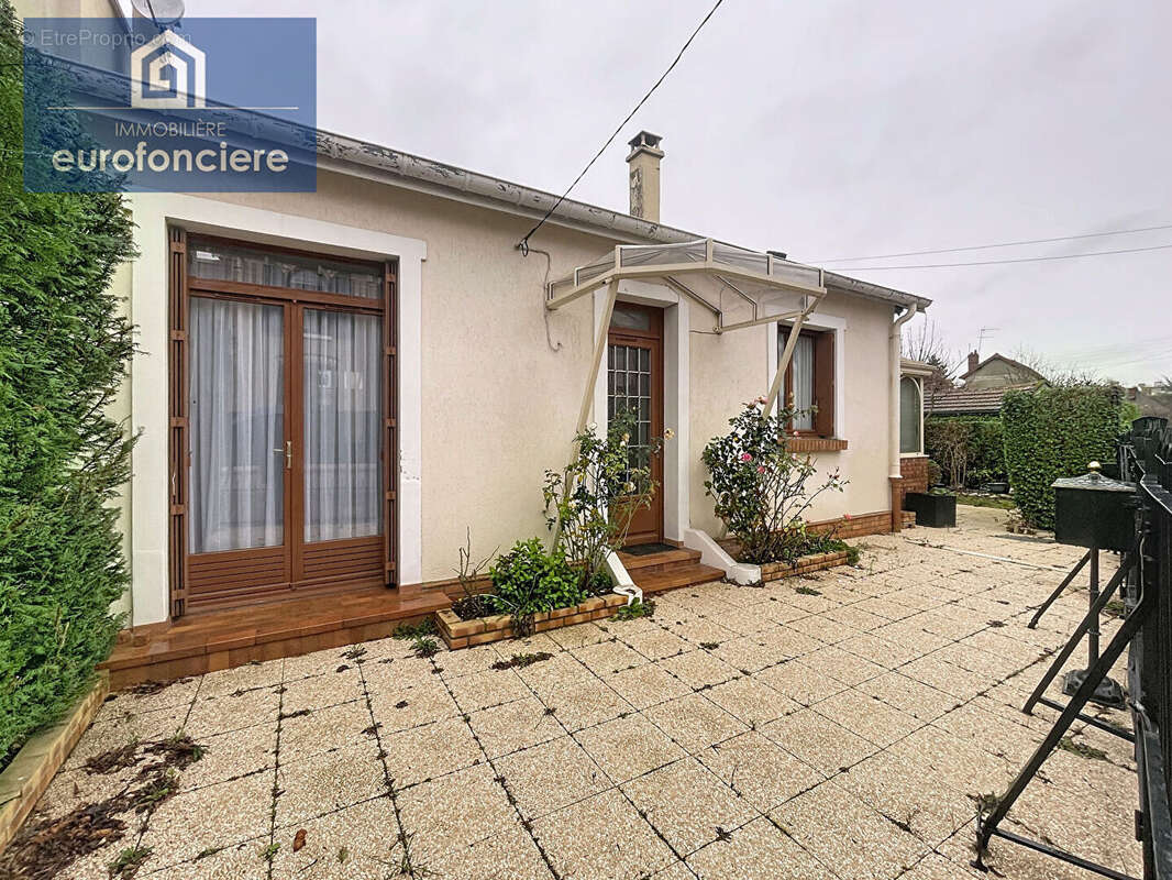 Maison à SAINT-JULIEN-LES-VILLAS