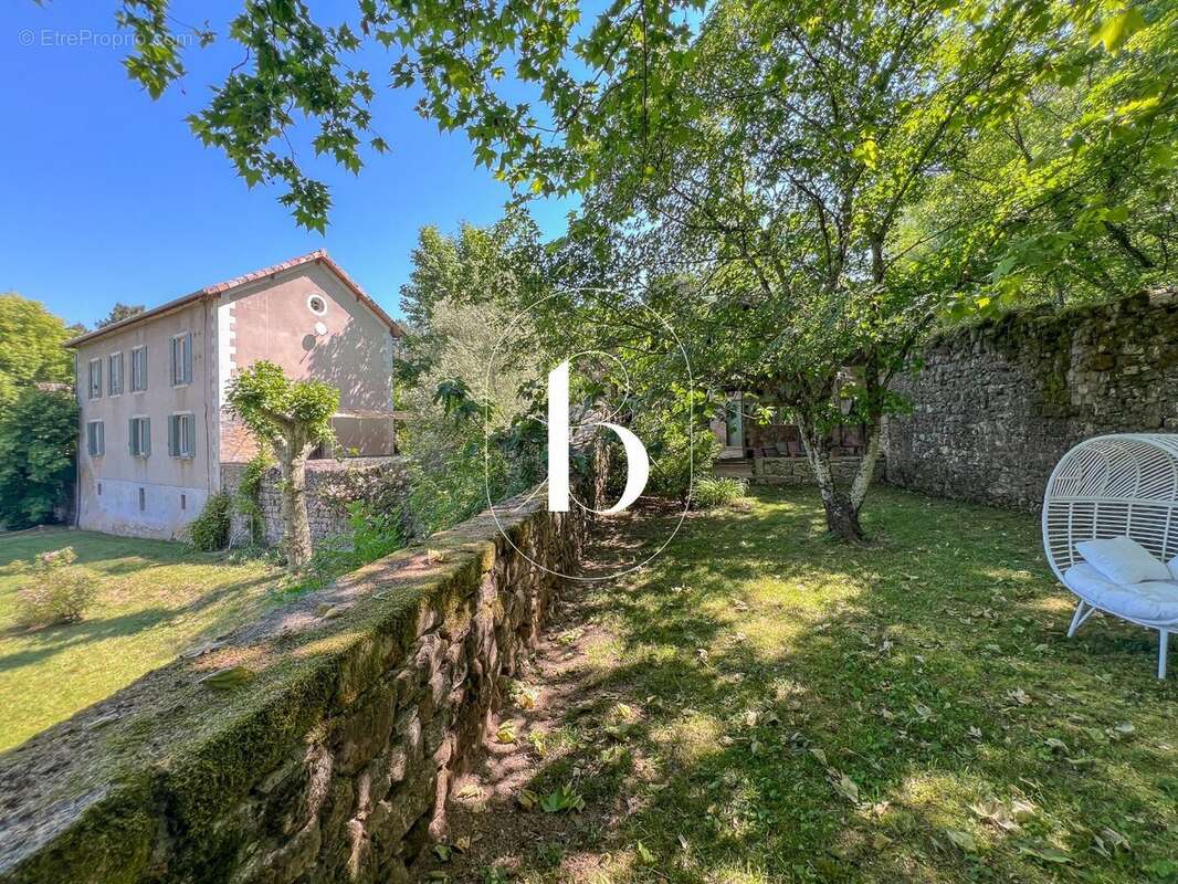 Maison 330 m² à Vinezac  - photo 39