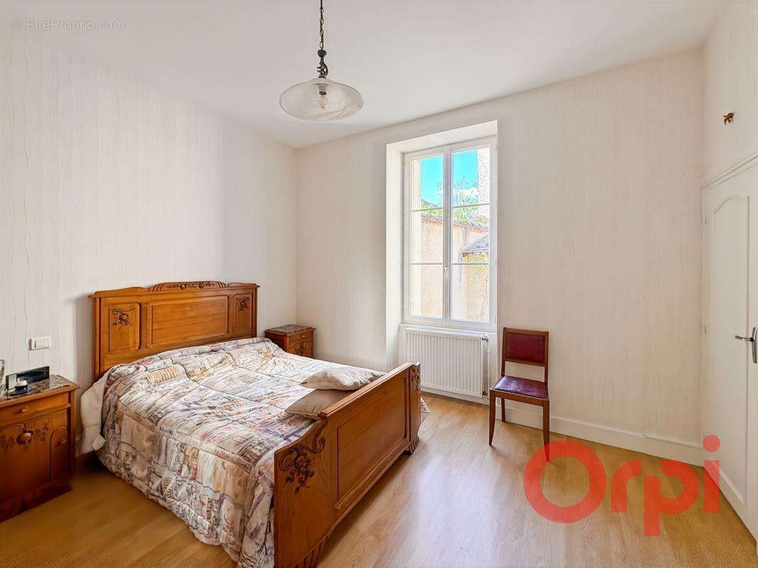 Maison à DUN-SUR-AURON