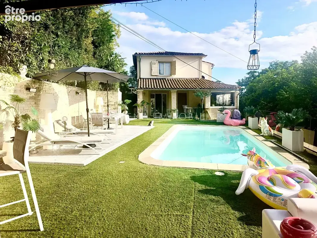 Maison 5 pièces 141 m² · à Tourrette-Levens · 140,8 m² · 699 000 €
