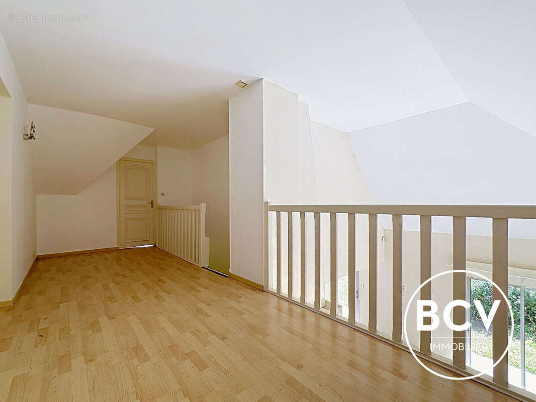LEVES (28, maison de maçon T7  197M² sous-sol total , piscine et garage double - photo 12