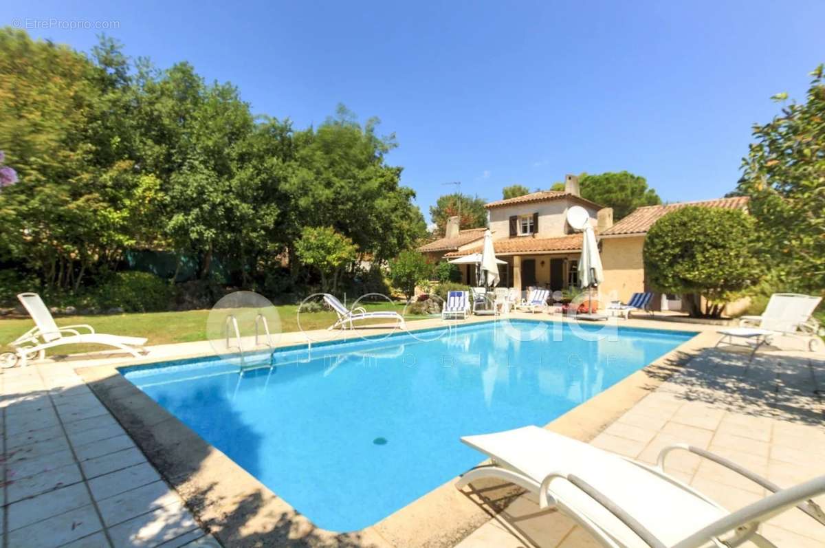 Maison à ROQUEFORT-LES-PINS