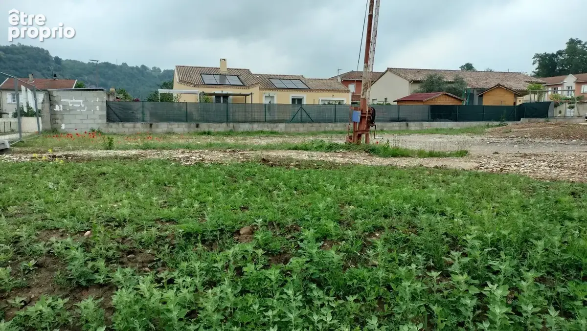 Terrain à batir dans lotissement à Eymeux de 594 m2 LIBRE DE CONSTRUCTEUR - photo 2