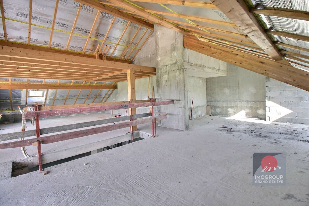 Apprtement duplex en état plateau brut  de 206 m² à Reignier - photo 13