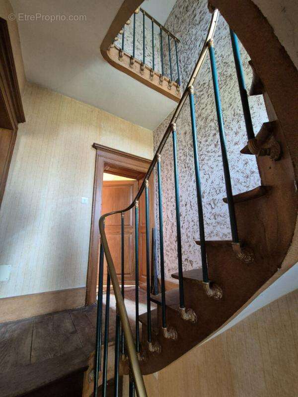 Maison à CONFLANS-SUR-LANTERNE